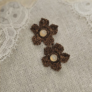 20260517_181121_hmbl-1.jpg Boucles d'oreilles Fleur Anémone Bronze Cuivré – Chaleur Métallique